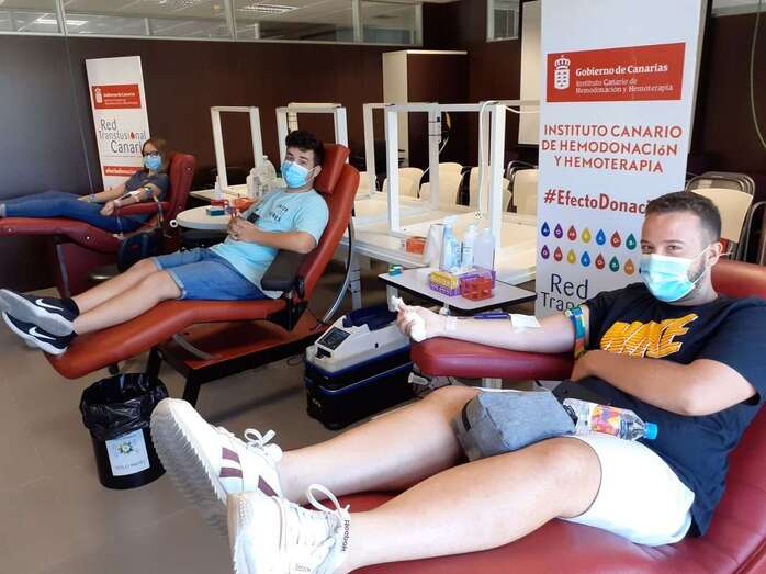 Imagen de archivo de unos donantes de sangre en Gran Canaria / TA